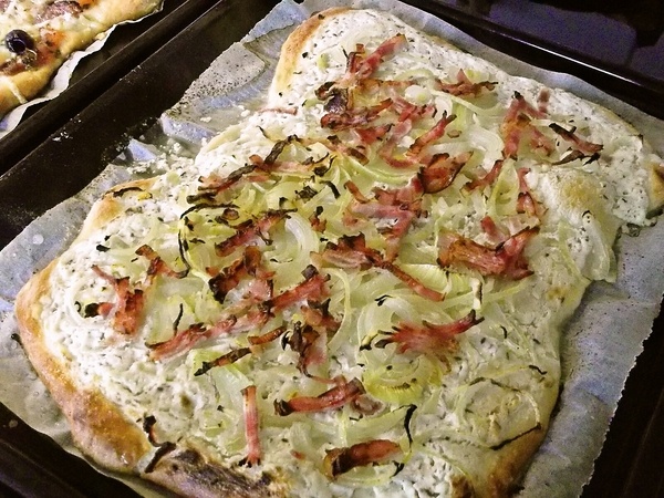 Dvaja z jedného cesta - pizza a cibuľový koláč (fotorecept) - obrázok 8