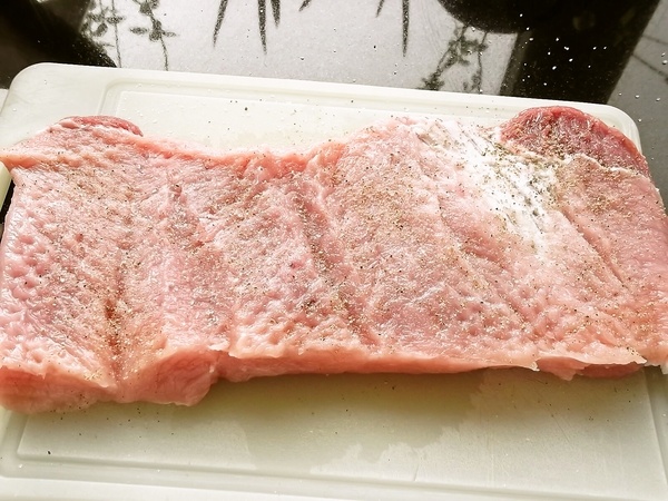 Bravčová roláda s chilli a bylinkami pečená v bránici (fotorecept) - obrázok 1