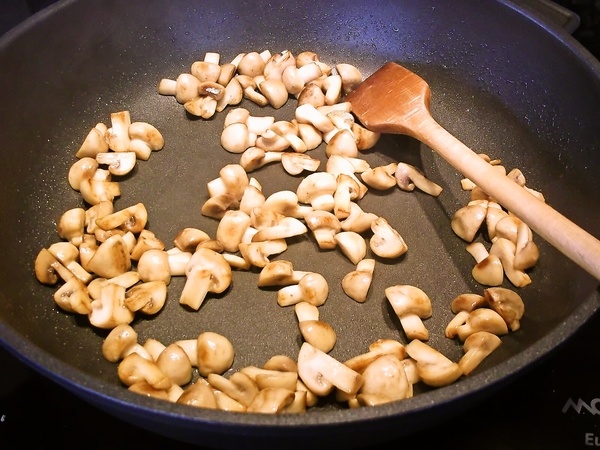 Tagliatelle s pečiarkami, paradajkami a smotanou (fotorecept) - obrázok 1