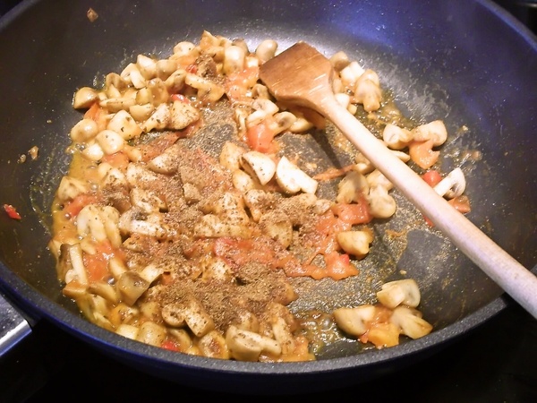 Tagliatelle s pečiarkami, paradajkami a smotanou (fotorecept) - obrázok 2