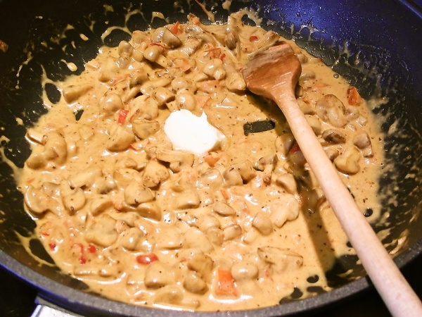 Tagliatelle s pečiarkami, paradajkami a smotanou (fotorecept) - obrázok 3