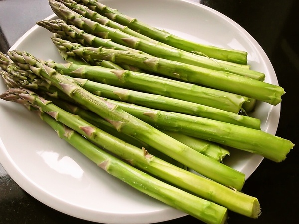 Špargľa zapečená s balkánskym syrom (fotorecept) - obrázok 2