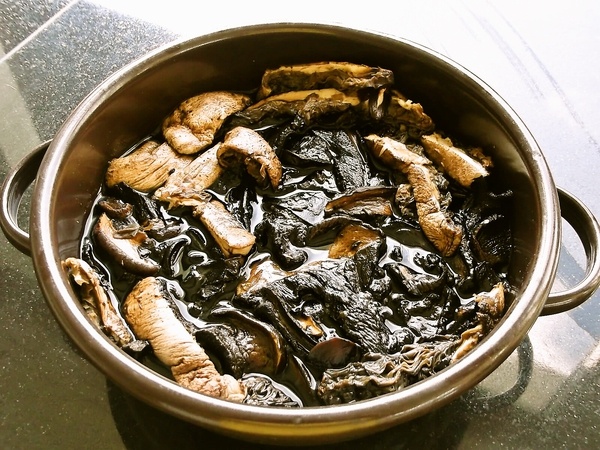 Krkovička pečená na hubách a červenom víne (fotorecept) - obrázok 2