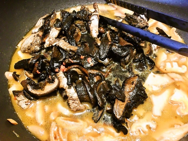 Krkovička pečená na hubách a červenom víne (fotorecept) - obrázok 5