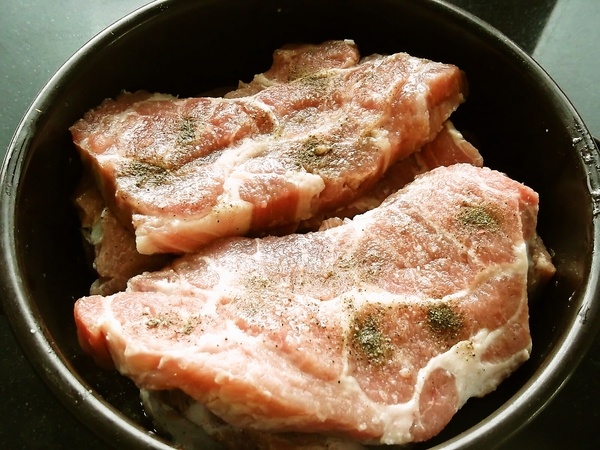 Krkovička pečená na hubách a červenom víne (fotorecept) - obrázok 8