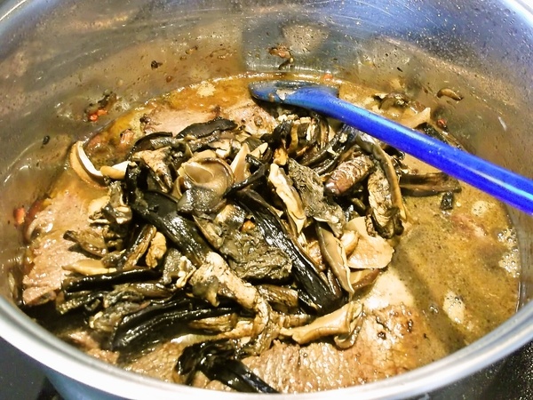 Hovädzie predné na víne s hubami (fotorecept) - obrázok 10