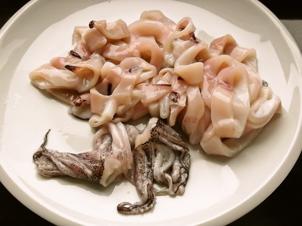 Taglioliny al nero di seppia s kalmárom (fotorecept) - obrázok 4