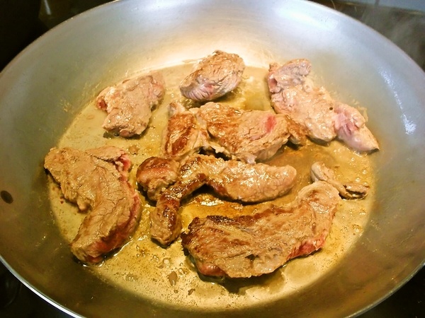 Hovädzia nožina so sušenými paradajkami a hubami (fotorecept) - obrázok 1