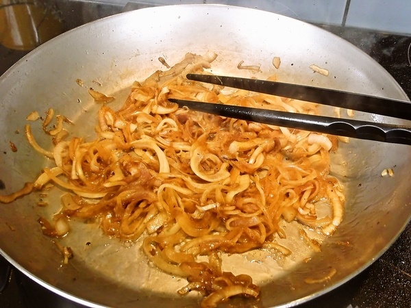 Bravčová krkovička s vínovou cibuľou (fotorecept) - obrázok 2