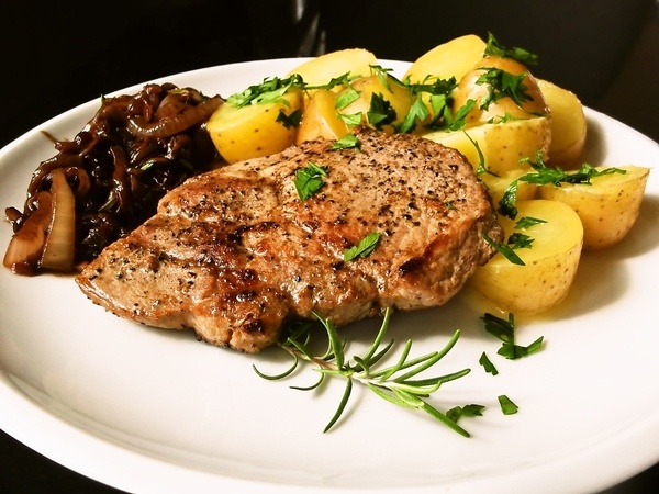 Bravčová krkovička s vínovou cibuľou (fotorecept) - obrázok 6