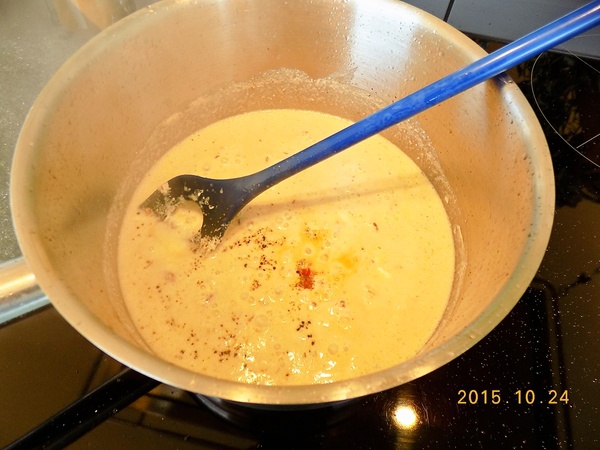 Cestoviny so smotanovo-syrovou omáčkou na slanine (fotorecept) - obrázok 3