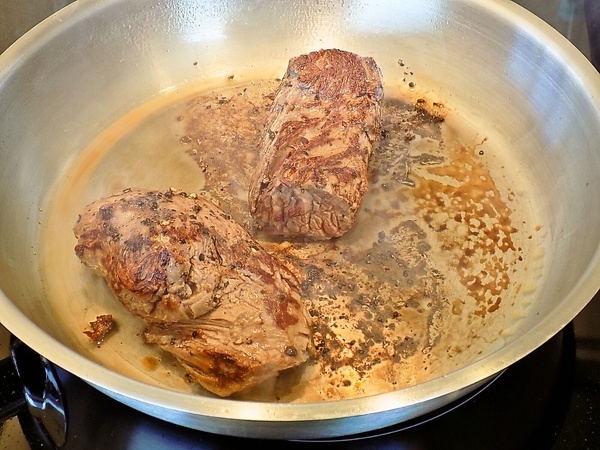 Steak s alkoholicko-šípkovou omáčkou (fotorecept) - obrázok 1
