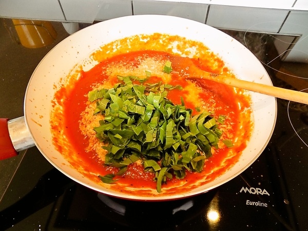 Cestoviny s medvedím cesnakom (fotorecept) - obrázok 2