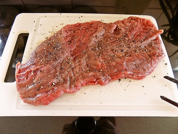 Flank steak na rozmaríne s chilli a omáčkou (fotorecept) - obrázok 1