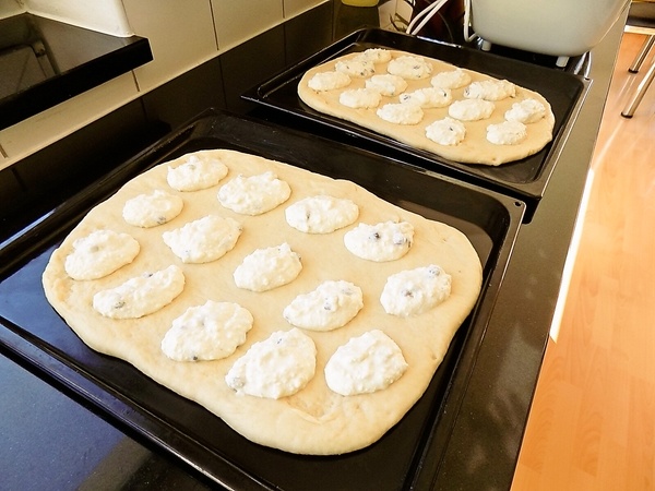 Kysnutý koláč s tvarohom a rebarborou (fotorecept) - obrázok 2