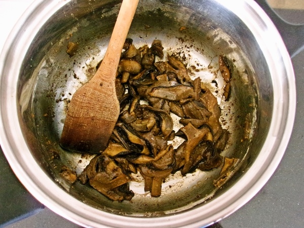 Bravčová panenka v slanine s hubovou omáčkou (fotorecept) - obrázok 1