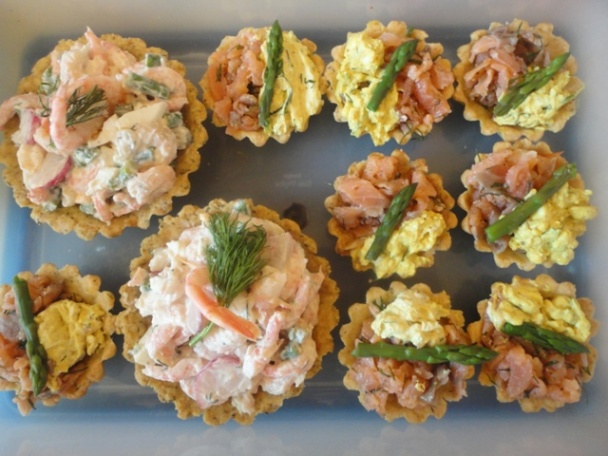 Košíčky plnené tatarákom z lososa a karí dipom (fotorecept) - obrázok 3