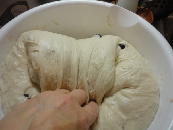 Rustikálny chlieb s čiernymi olivami a žitným kváskom (fotorecept) - obrázok 6