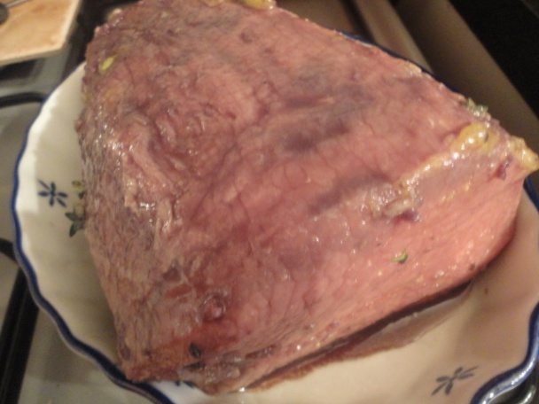 Superľahký roastbeef s višňovou omáčkou a zemiakovo-dubákovou štrúdlou (fotorecept) - obrázok 1