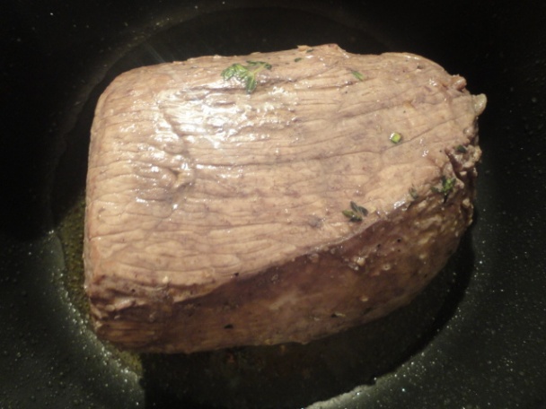 Superľahký roastbeef s višňovou omáčkou a zemiakovo-dubákovou štrúdlou (fotorecept) - obrázok 3