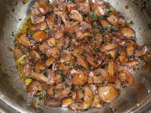 Steak s burgundskými šampiňónmi a zlatými zemiakmi - obrázok 1