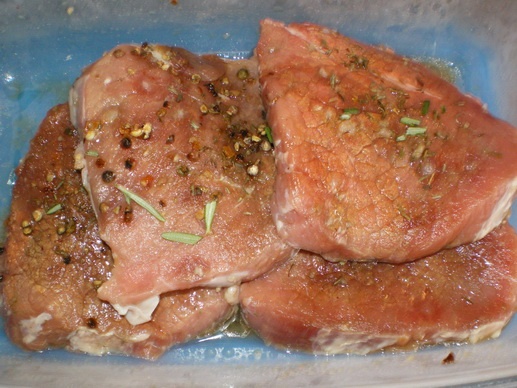 Steak s burgundskými šampiňónmi a zlatými zemiakmi - obrázok 2