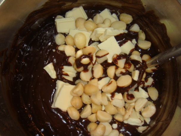 Brownies s makadamovými orieškami a bielou čokoládou (fotorecept) - obrázok 5