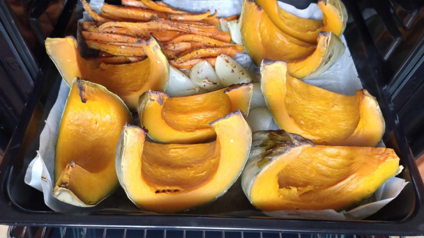 Tekvicová kaša s bravčovým mäsom a zeleninová polievka so šafranom (fotorecept) - obrázok 3