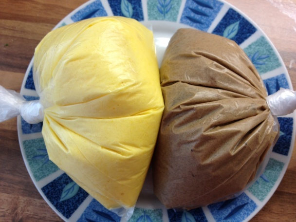 Pásikavá roláda s fekete džemom (fotorecept) - obrázok 1