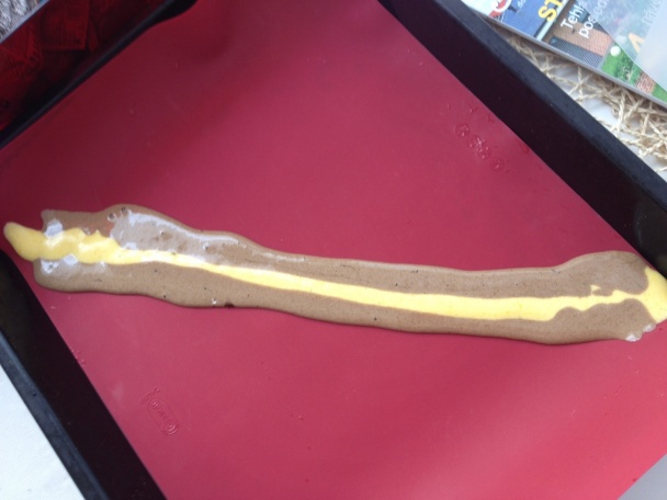 Pásikavá roláda s fekete džemom (fotorecept) - obrázok 2