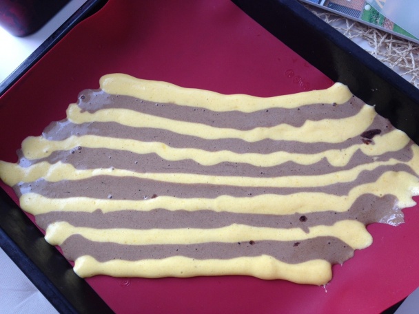 Pásikavá roláda s fekete džemom (fotorecept) - obrázok 3