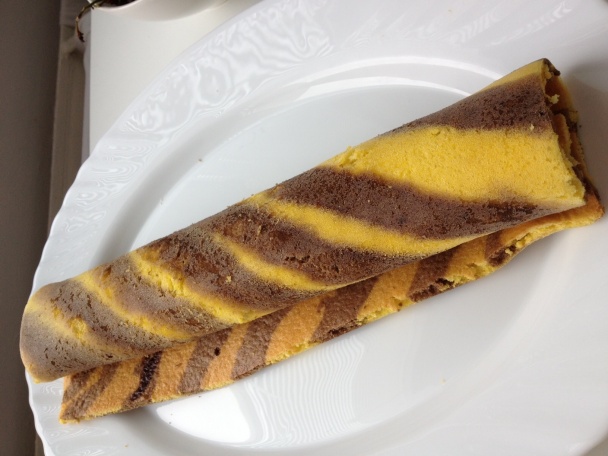 Pásikavá roláda s fekete džemom (fotorecept) - obrázok 5