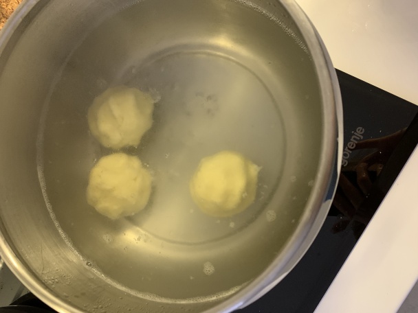 Slivkové guľky zo zemiakového cesta alebo gombovce (fotorecept) - obrázok 5