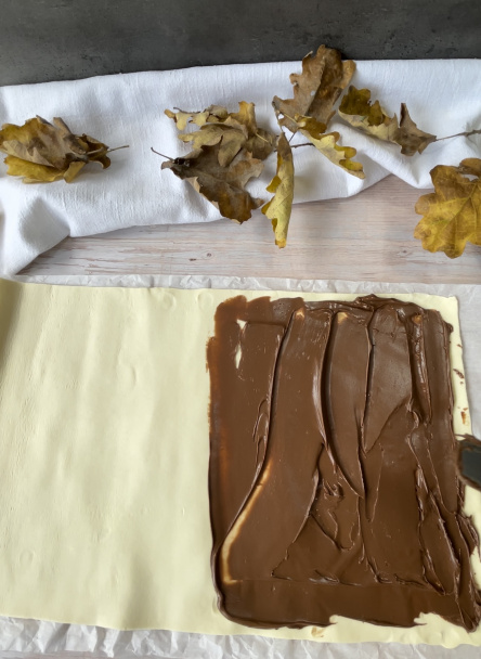 Halloweenske metly z lístkového cesta (fotorecept) - obrázok 1