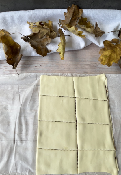 Halloweenske metly z lístkového cesta (fotorecept) - obrázok 2