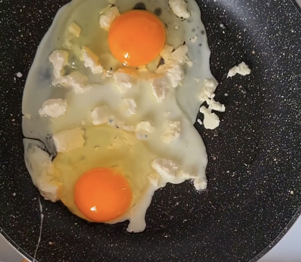 Tortilla s avokádom a fetou - obrázok 2