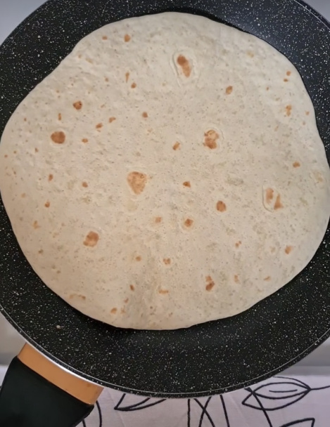 Tortilla s avokádom a fetou - obrázok 1