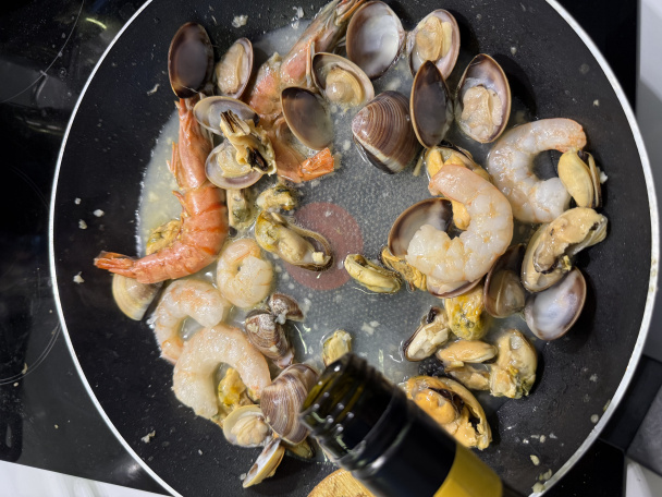 Omáčka s morskými plodmi na špagety (fotorecept) - obrázok 2