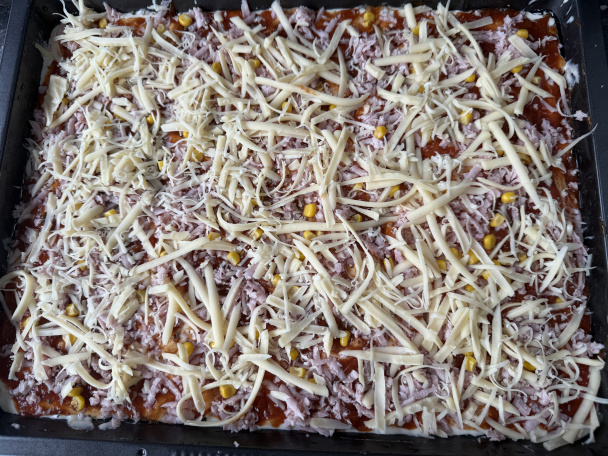 Domáca pizza na plechu - obrázok 3