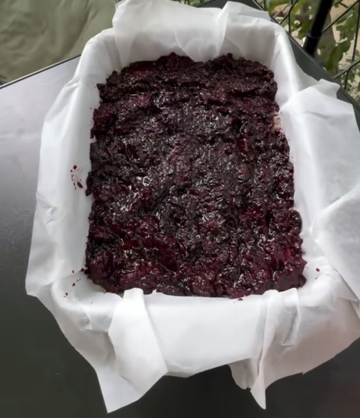 Mrveničkový koláč s černicami  - obrázok 2