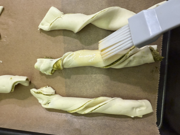 Rýchle slané pečivo s pestom - obrázok 4