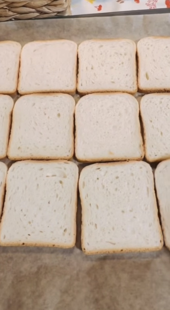 Falošná pizza z toastového chleba (fotorecept) - obrázok 1