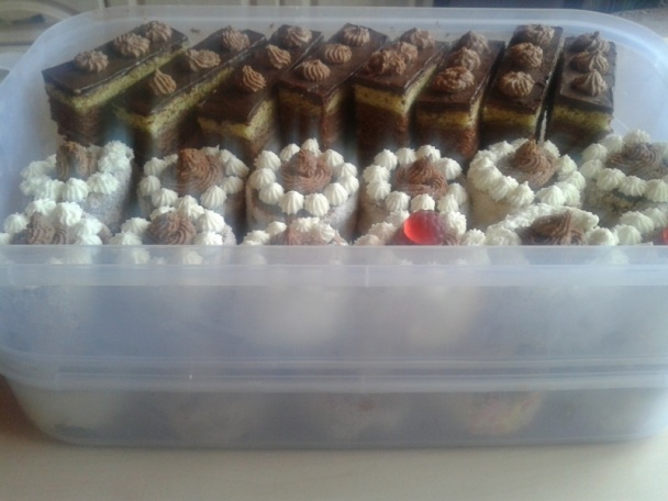 Biele kakaové rezy s čokoládovým krémom (fotorecept) - obrázok 10