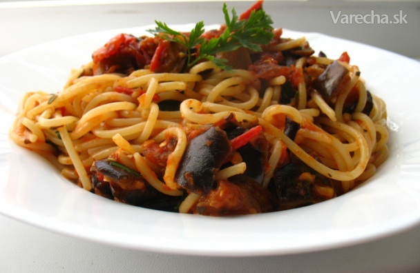 Špagety s baklažánovo-rajčinovou omáčkou (fotorecept)