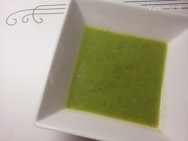Krémova brokolicovo-cesnaková polievka podľa Woodyho Harrelsona