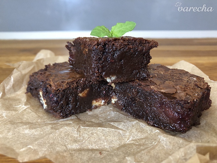 Čokoládové brownies s malinami (videorecept)