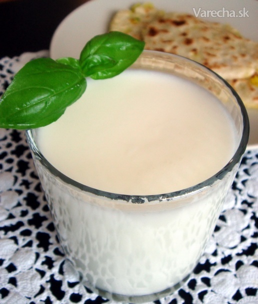 Ayran (turecký jogurtový nápoj)