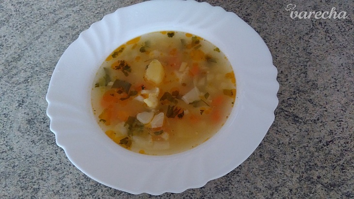 Karfiolová polievka so zeleninou, zemiakmi a s haluškami (fotorecept)