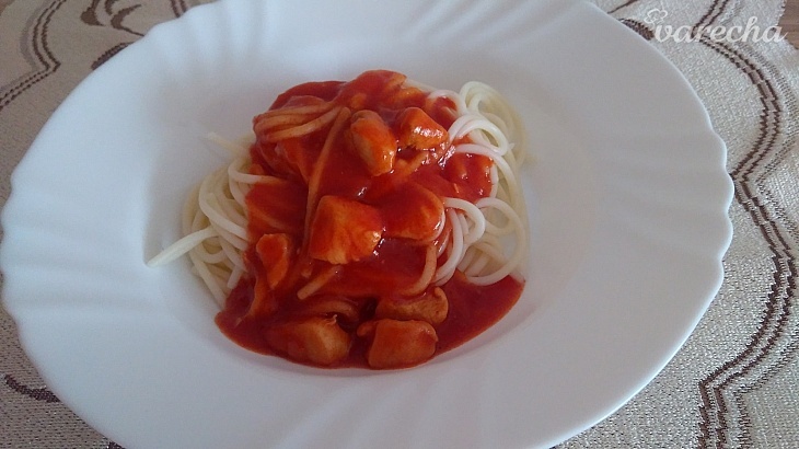 Špagety s kuracím mäsom na kečupe (fotorecept)