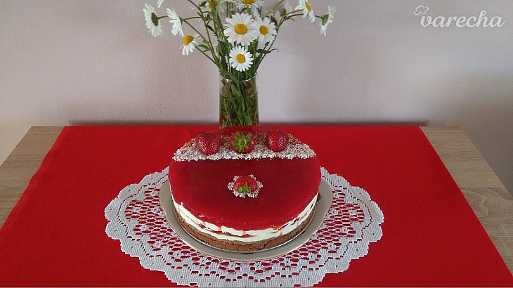 Jahodová krémová želé torta (fotorecept)